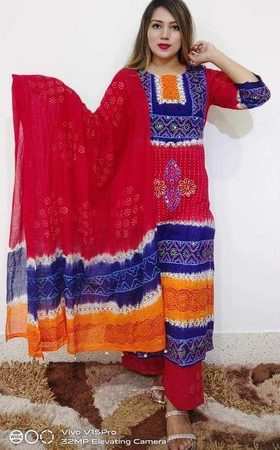 Tye dye hand work (red)